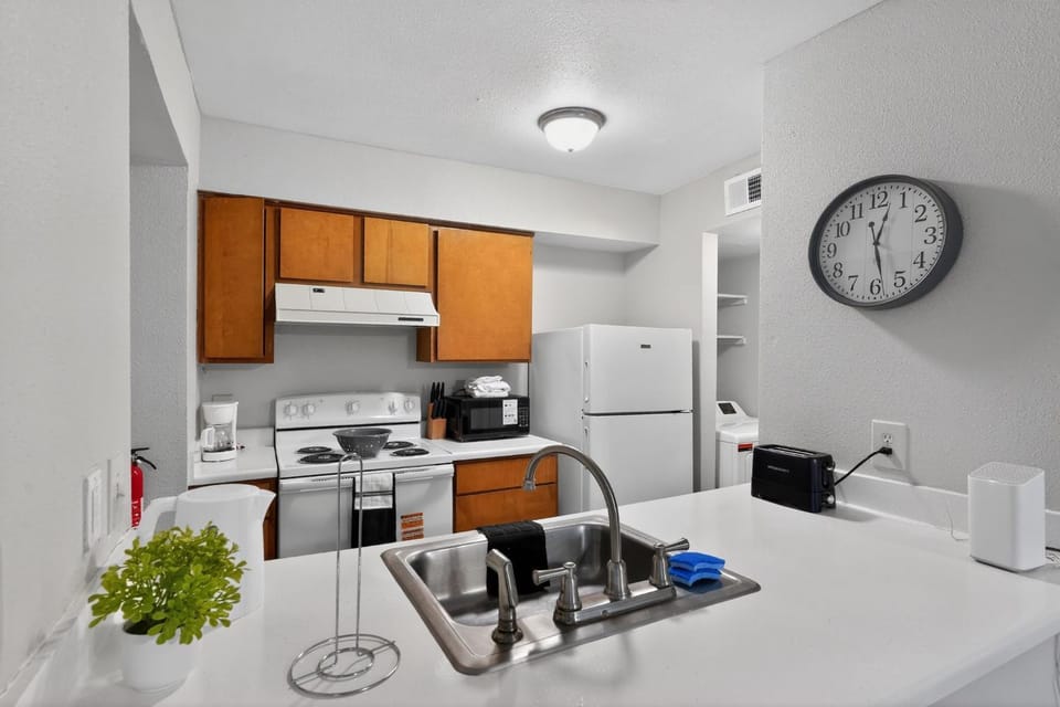 Relaxing 2BR Nashville stay with easy city access Apartment in Cloverhill