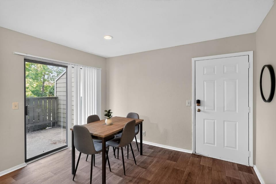 Relaxing 2BR Nashville stay with easy city access Apartment in Cloverhill