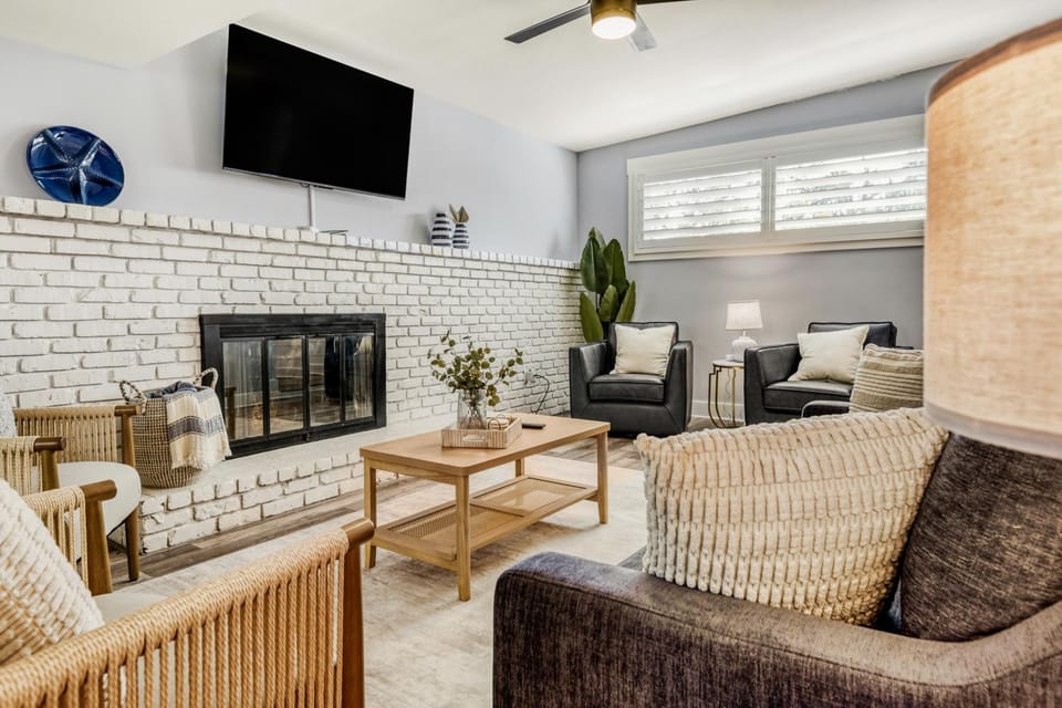 Modern Coastal Cottage House in Jacksonville Beach