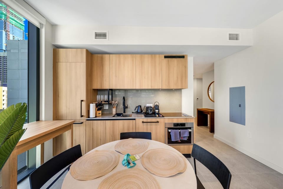 Dining area, kitchen