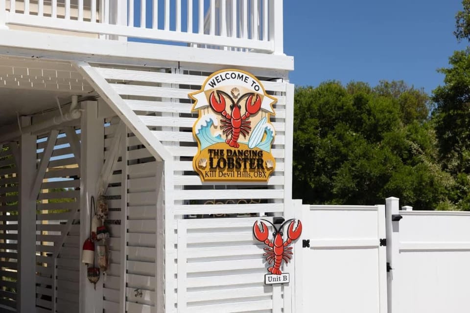 2 Private Living Spaces 2 Hot Tubs and Bikes House in Kill Devil Hills