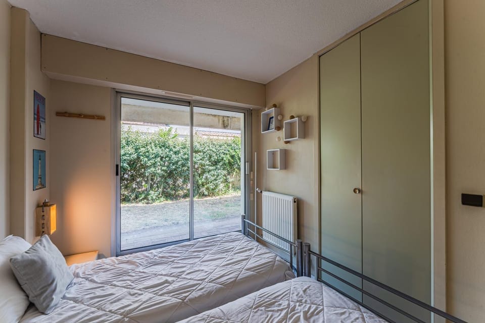Property building, Living room, Bedroom