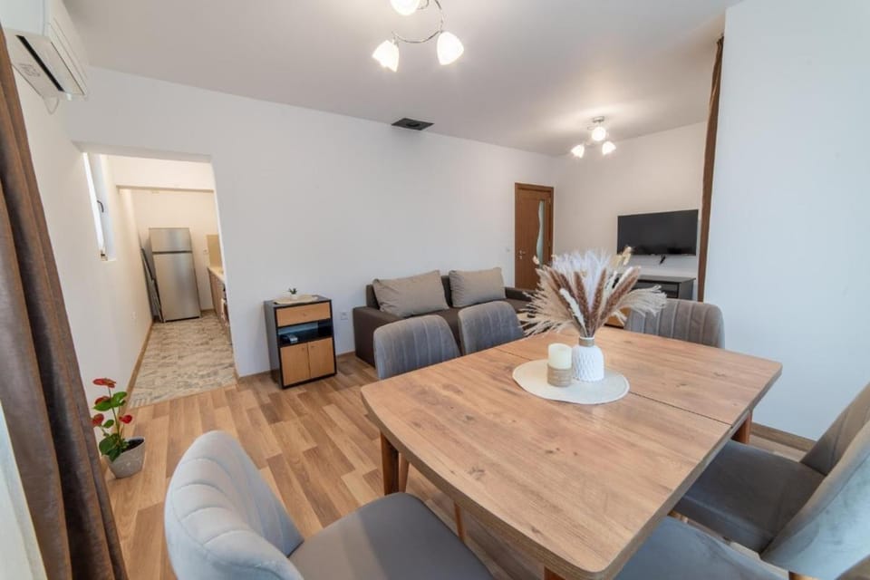 TV and multimedia, Kitchen or kitchenette, Living room, Dining area, Diving
