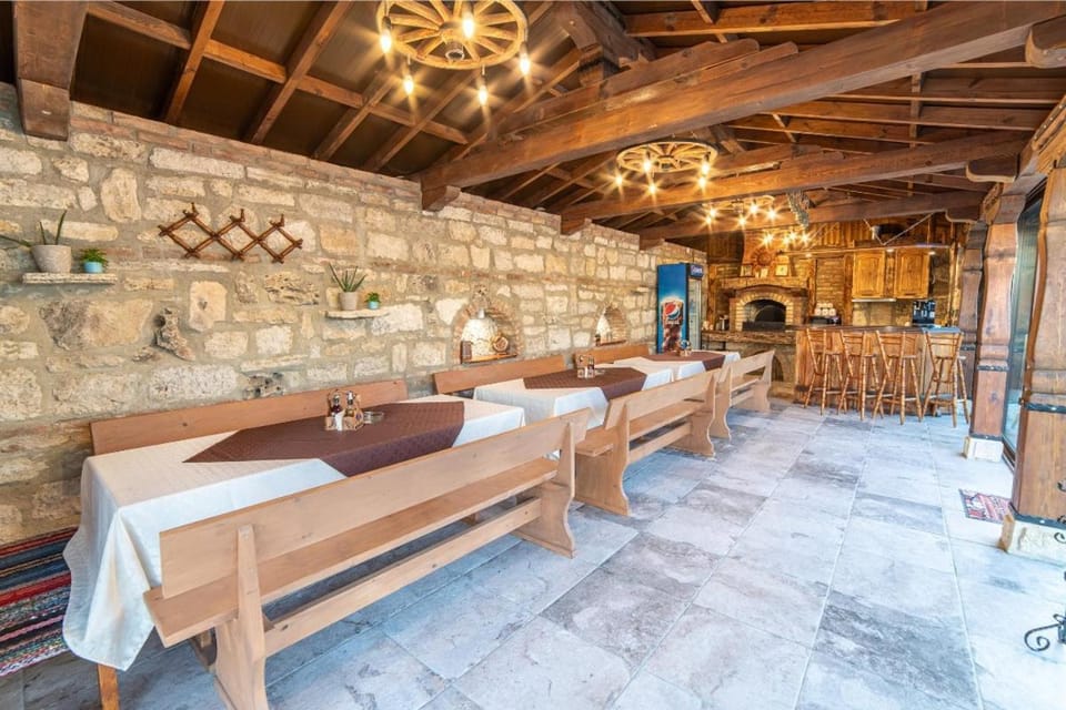 Restaurant/places to eat, Diving, fireplace, kitchen