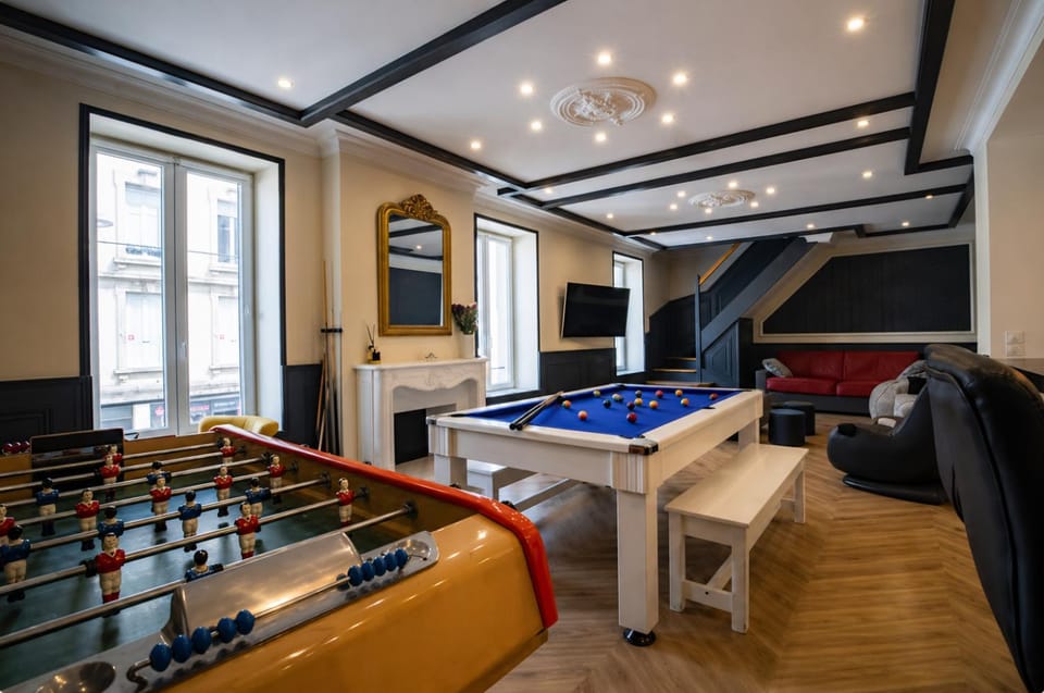 Billiard, Game Room