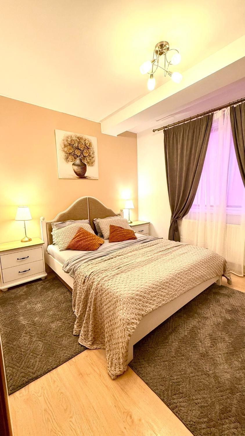 Stylish Sunrise Apartment - Balcony & Parking Apartment in Bucharest