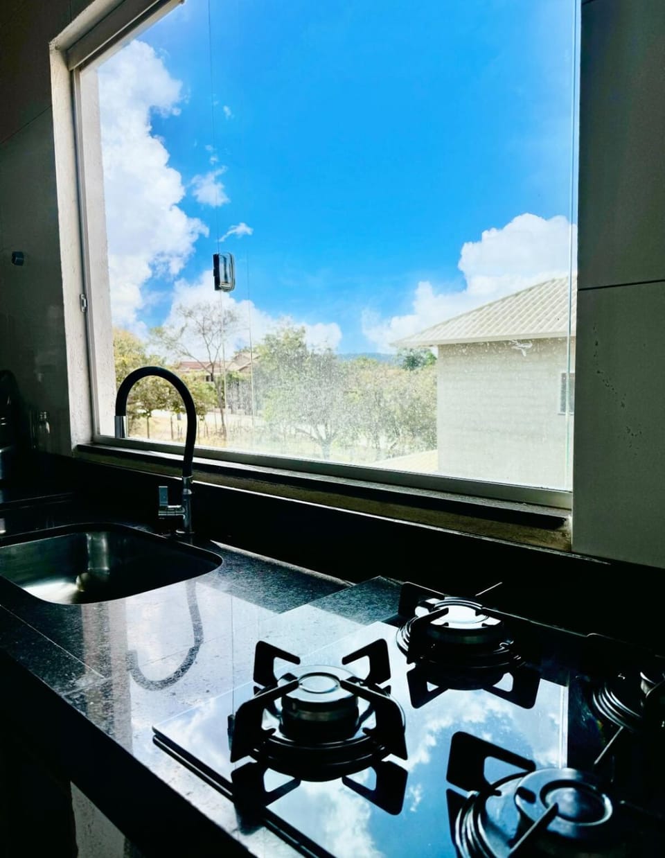 Kitchen or kitchenette, Mountain view, stove