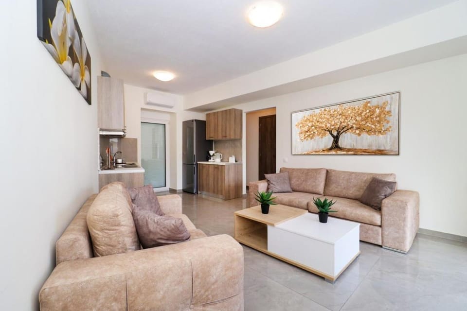 Kitchen or kitchenette, Living room, Seating area