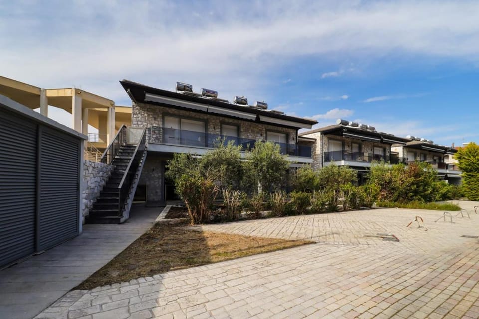 Property building, Facade/entrance, Day, Area and facilities, Area and facilities