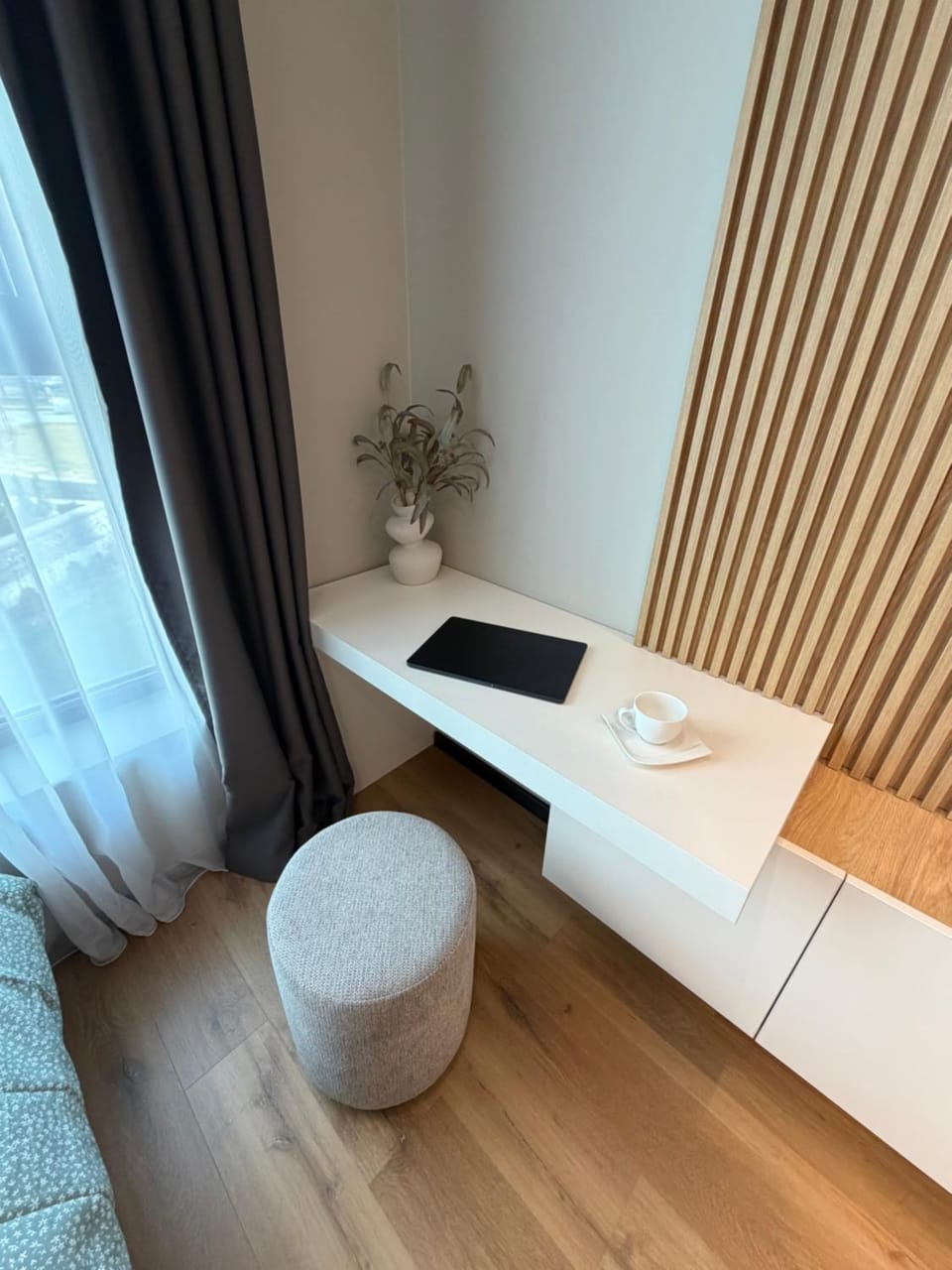Seating area, heating, air conditioner