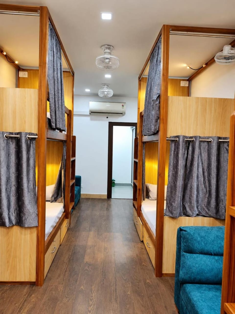 Bedroom, bunk bed