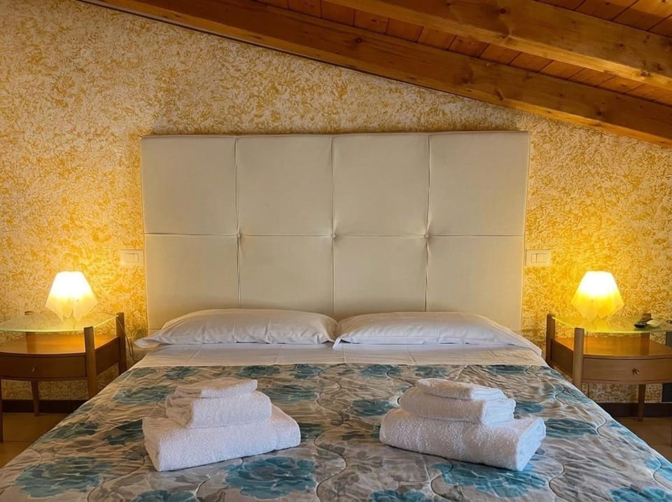 Welcome Traveller Caorsa Rooms Bed and Breakfast in Lake Garda