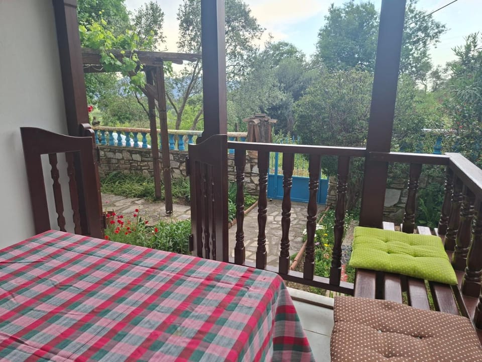 Patio, Spring, Day, Natural landscape, Garden, View (from property/room), Balcony/Terrace, Dining area, Garden view