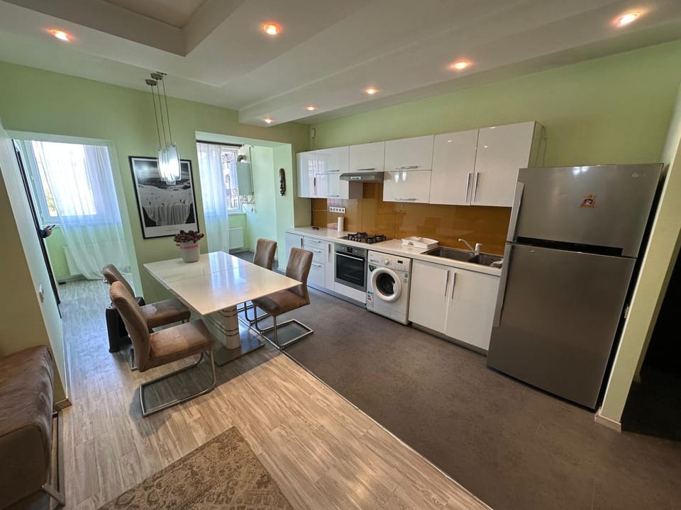 Dining area, Food
