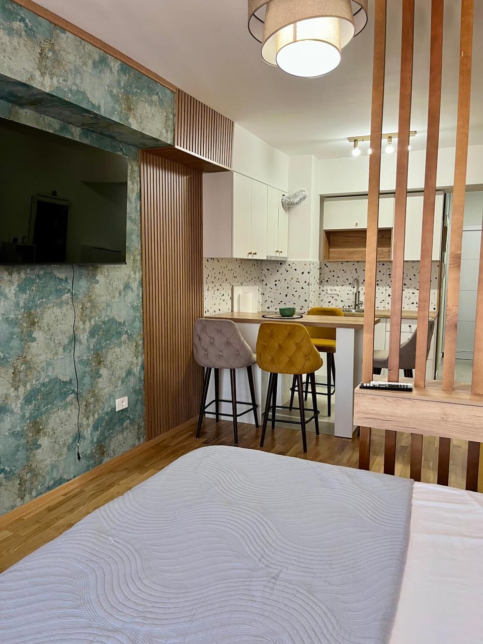 Bed, TV and multimedia, Kitchen or kitchenette, Living room, Photo of the whole room, Dining area, Bedroom