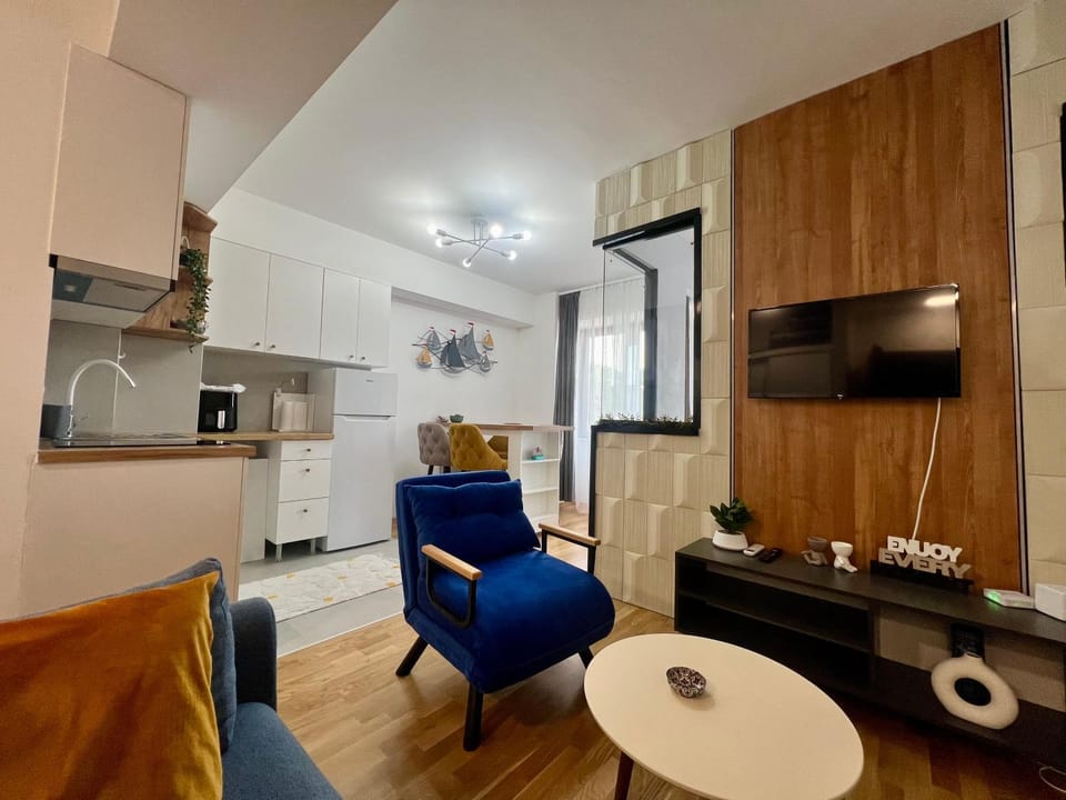 TV and multimedia, Kitchen or kitchenette, Living room, Dining area, kitchen