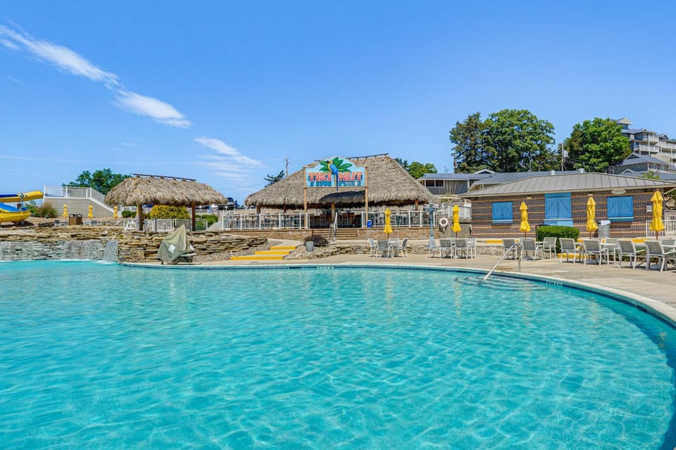 Lake Views + Margaritaville Perks! Ozarks Escape House in Lake of the Ozarks