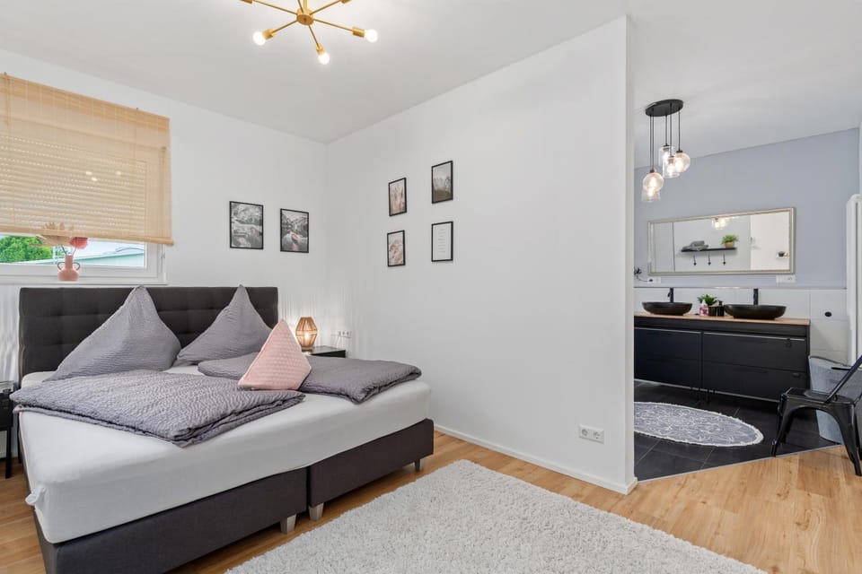 Bed, Photo of the whole room, Bedroom