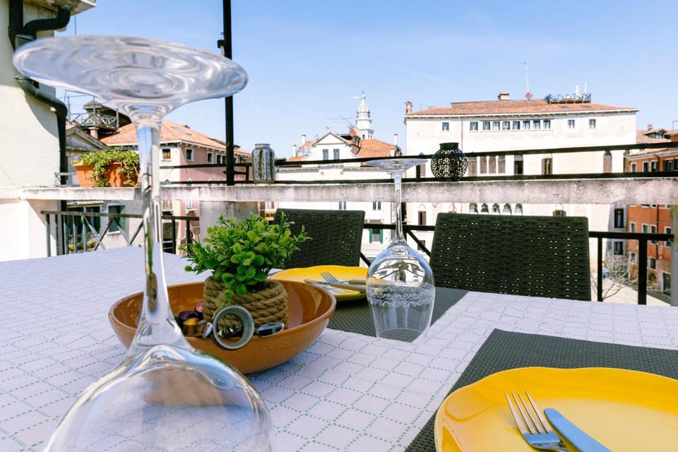 Patio, Day, View (from property/room), Balcony/Terrace, Food and drinks, Dining area, Food