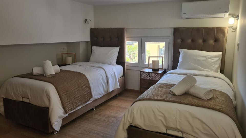 Bed, Bedroom, towels, air conditioner