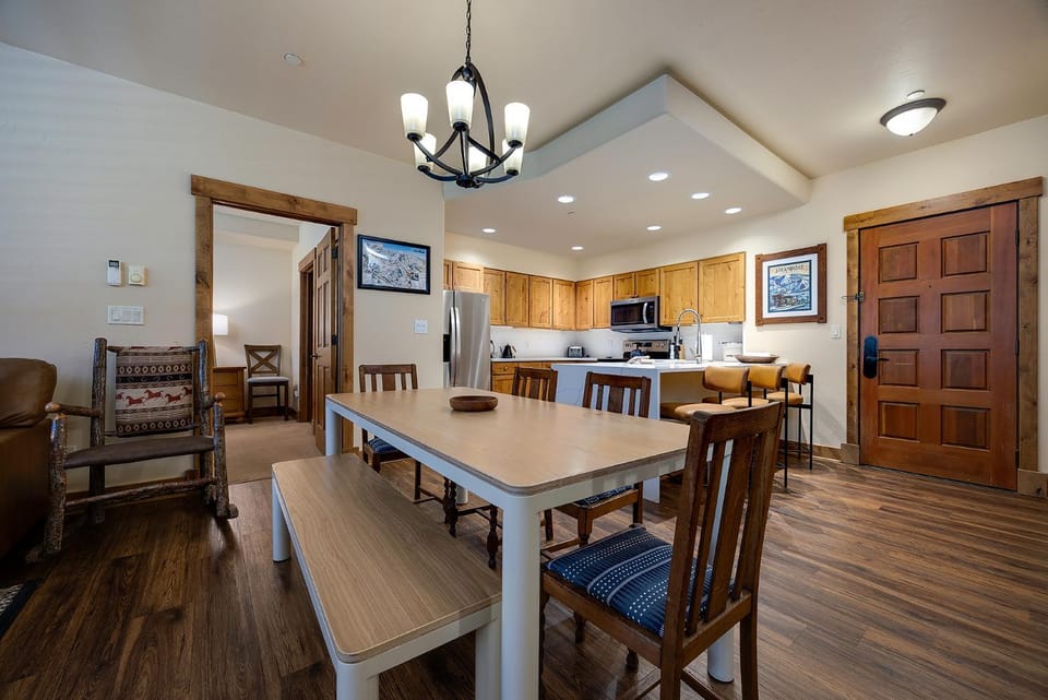 Day, Kitchen or kitchenette, Dining area, Bedroom, furniture, kitchen