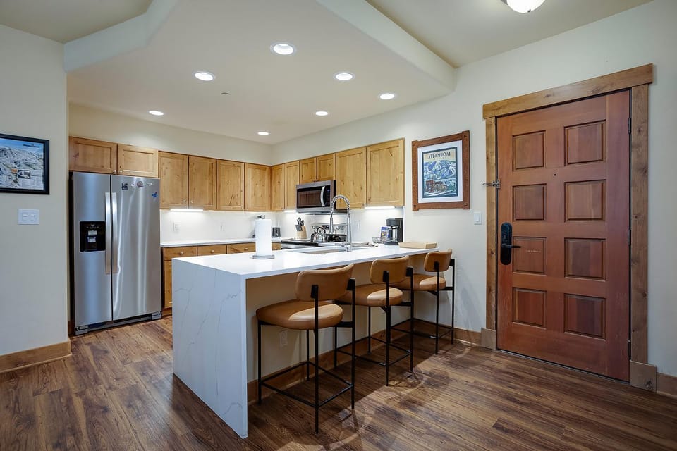 Kitchen or kitchenette, Seating area, furniture, microwave, kitchen