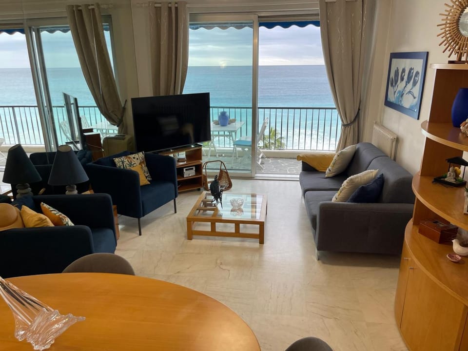 TV and multimedia, Living room, Seating area, Sea view