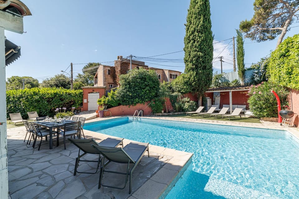 Patio, Dining area, Swimming pool