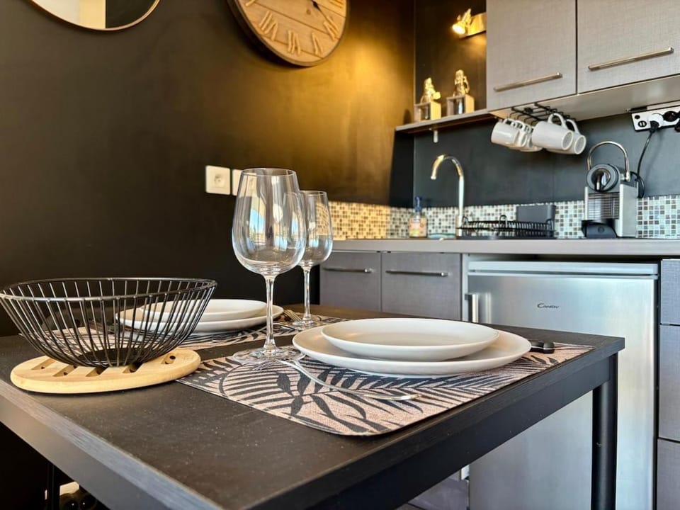 Studio Azur - Pool & Near Geneva, Airport Apartment in Haute-Savoie