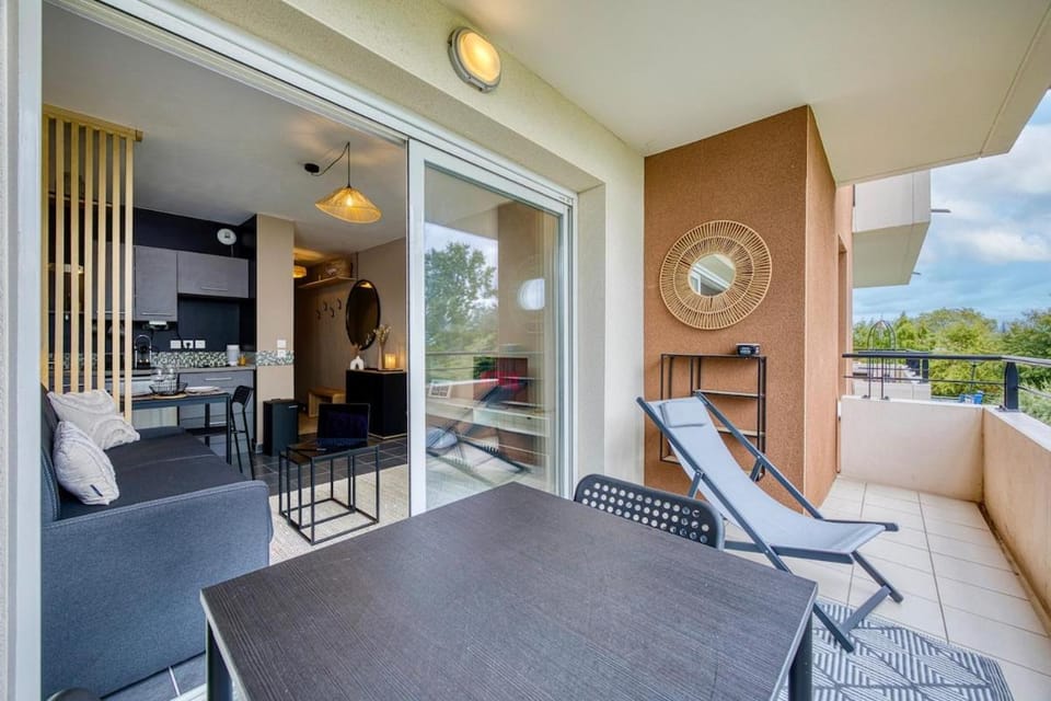 Studio Azur - Pool & Near Geneva, Airport Apartment in Haute-Savoie