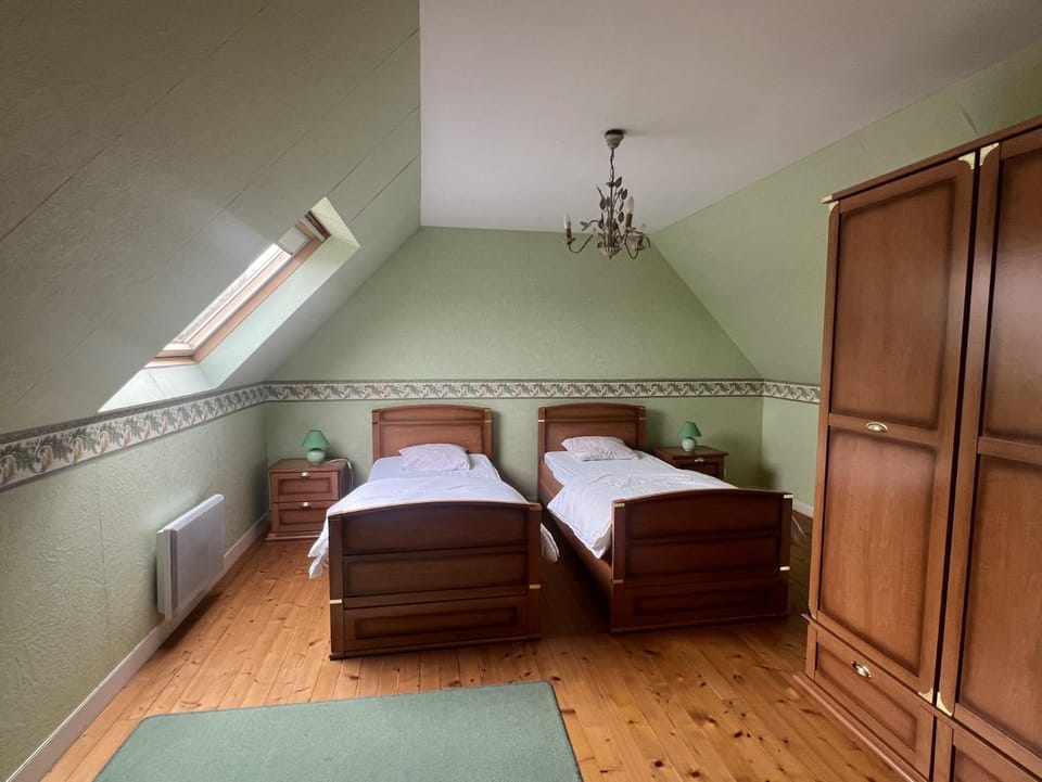 Bed, Photo of the whole room, Bedroom, wardrobe