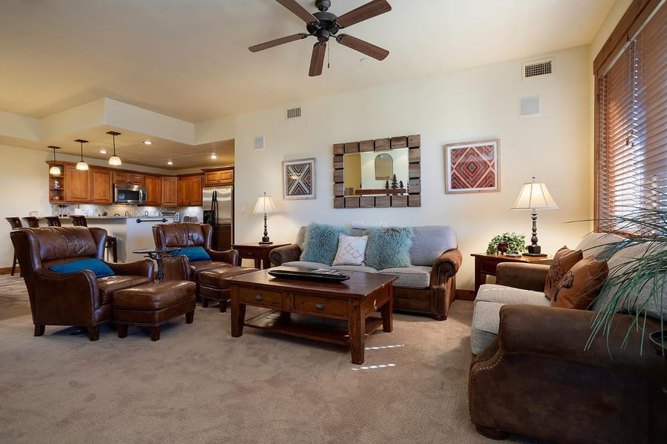 Day, Kitchen or kitchenette, Living room, Seating area, furniture, air conditioner