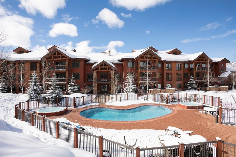Property building, Day, Winter, Hot Tub, Swimming pool