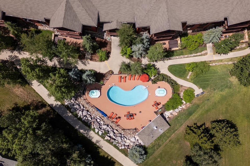 Property building, Day, Bird's eye view, Garden, Hot Tub, Swimming pool