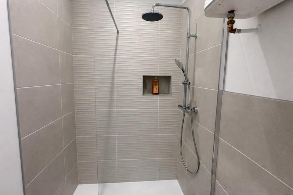 T2 COSY - Hypercentre - Grand lit et Fibre Apartment in Saint-Étienne