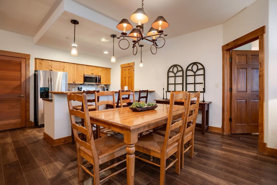 Day, Kitchen or kitchenette, Dining area, furniture, microwave