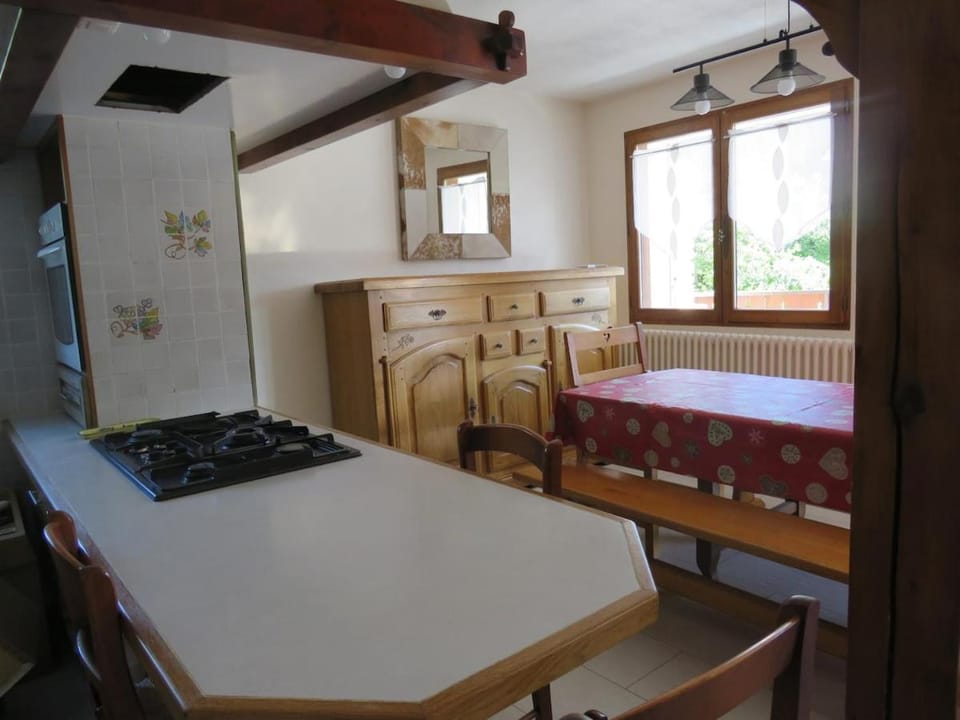 L'Ours, spacieux chalet and garden Chalet in Morillon