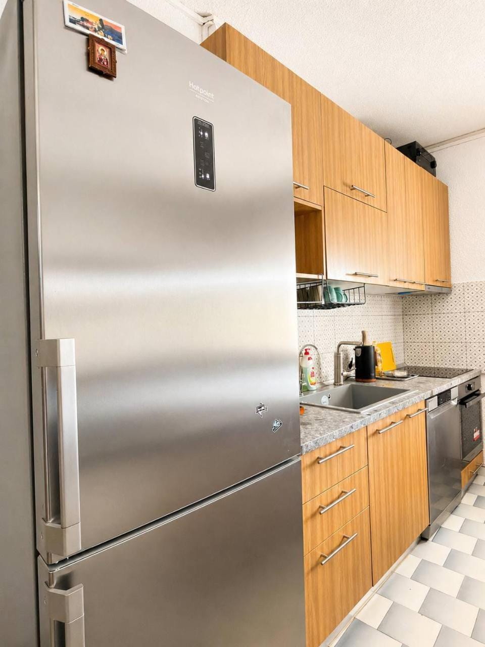 Kitchen or kitchenette, dishwasher, oven, kitchen