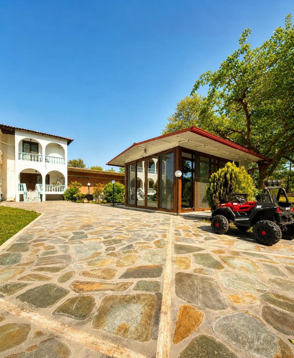 Property building, Garden