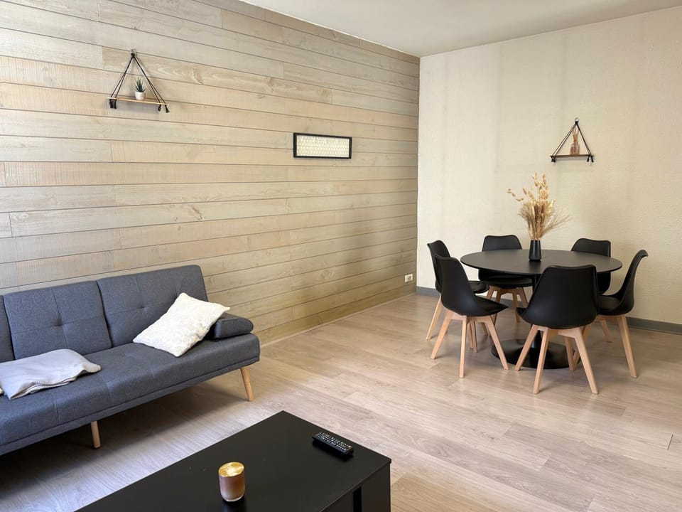TV and multimedia, Living room, Seating area, Dining area, heating, internet