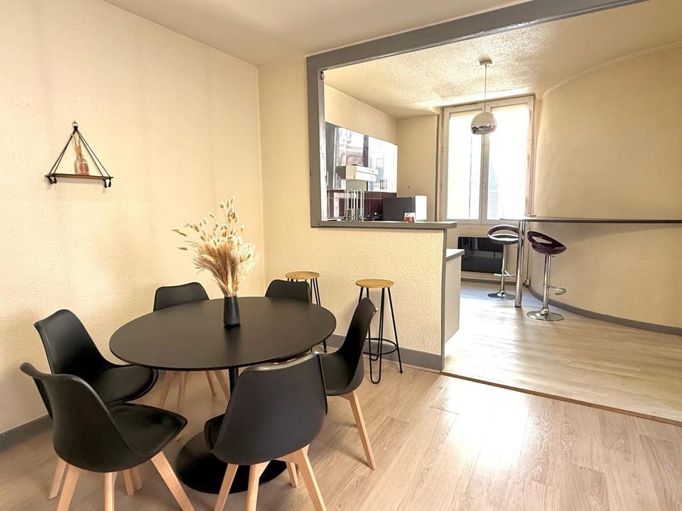Dining area, heating, internet