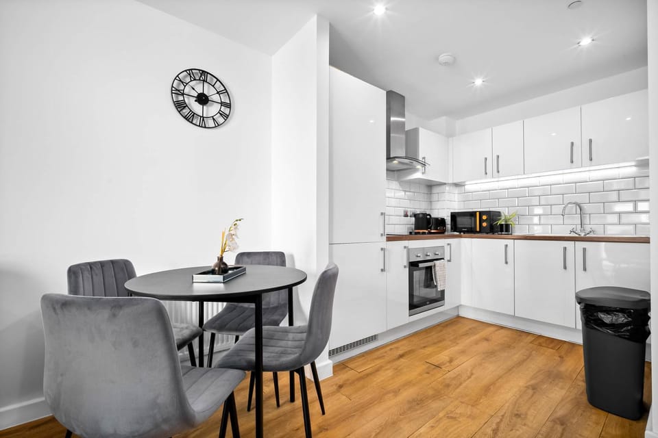 Kitchen or kitchenette, Seating area, Dining area