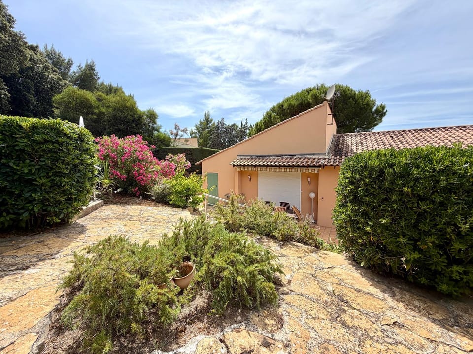Maison la Pinède les Lecques avec piscine House in La Cadière-d'Azur