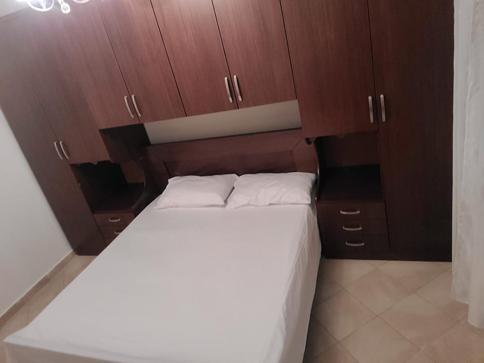 Bed, Photo of the whole room, Bedroom, wardrobe
