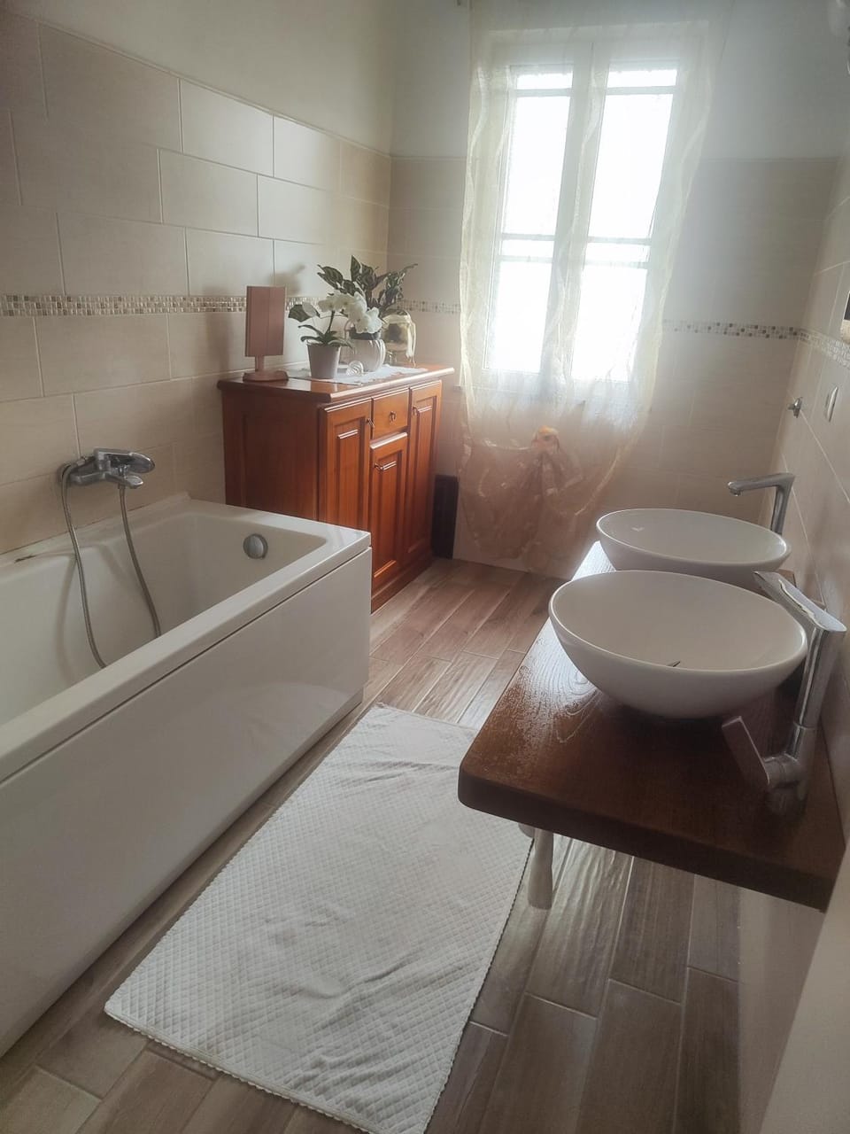 Bathroom, Living room