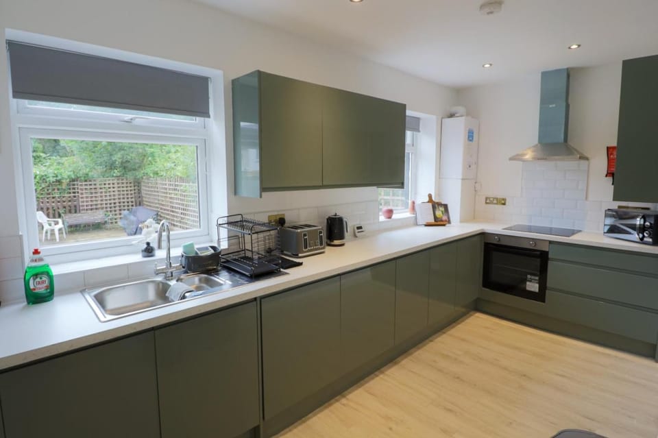 Deluxe Double 5 Suite Comfort, Style & Privacy Vacation rental in Huddersfield