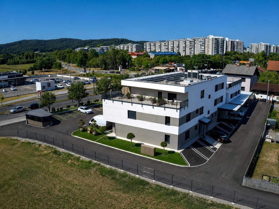Property building, Day, Bird's eye view, View (from property/room), Mountain view, Location