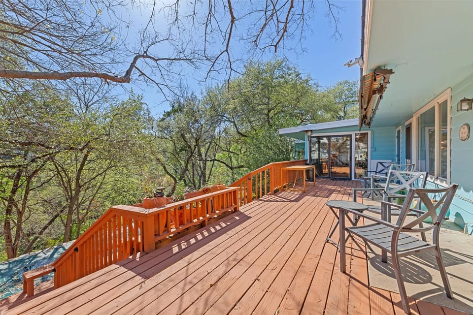 Balconies Retreat w Private Pool Near Parks & DT House in Lake Austin