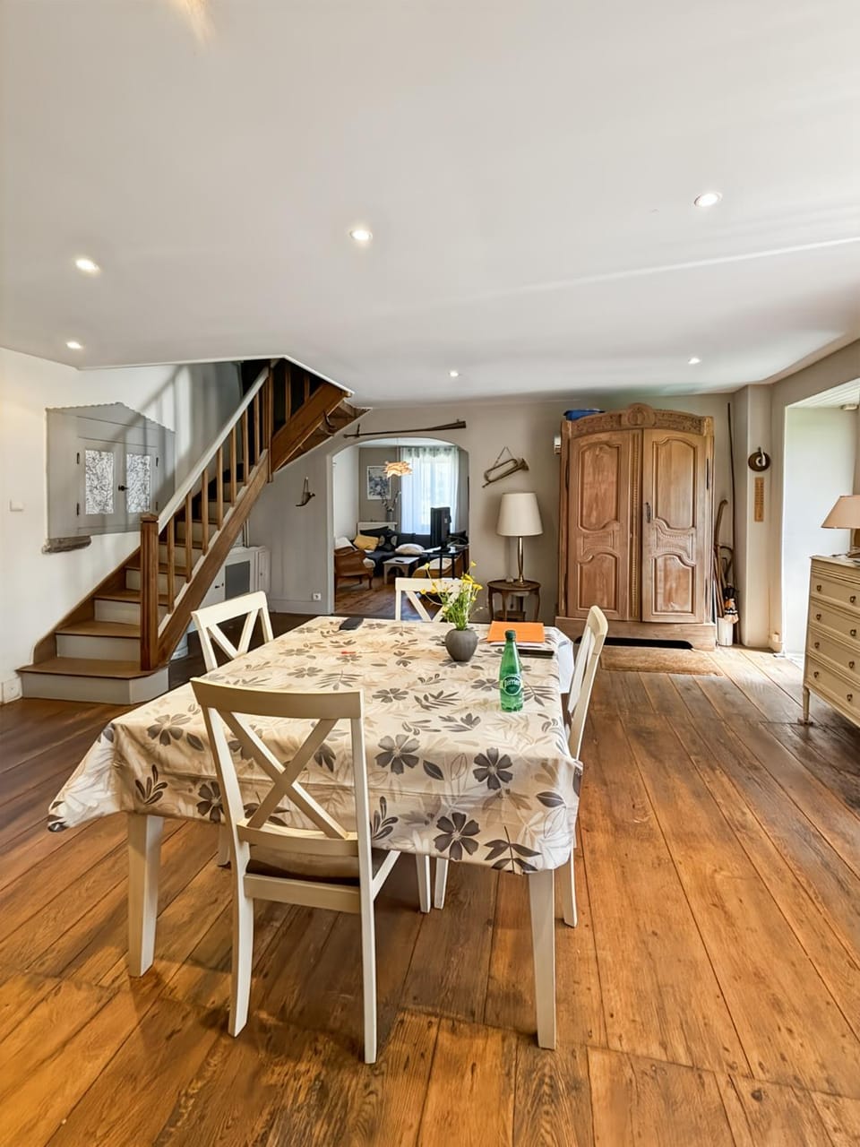Living room, Seating area, Dining area