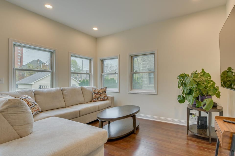 Steps to Lake & Beach! Multi-Level Oakland Haven House in Chicago